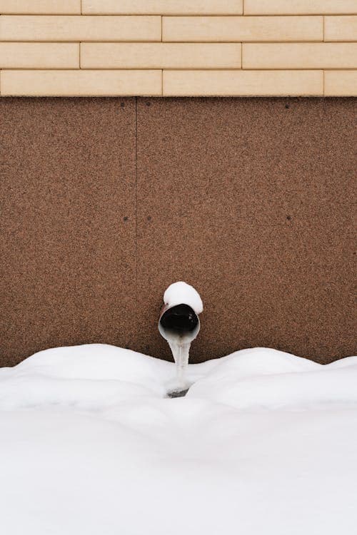 Frozen pipe burst causing winter water damage in Illinois home